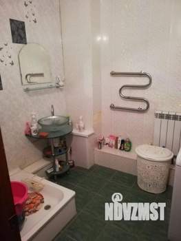 Коттедж 200м&sup2;, 2-этажный, участок 10 сот.  