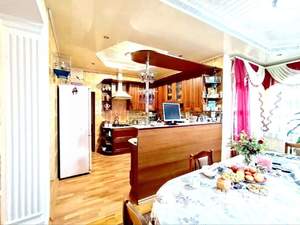 Дом 180м&sup2;, 2-этажный, участок 10 сот.  