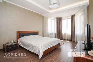 Коттедж 370м&sup2;, 3-этажный, участок 15 сот.  