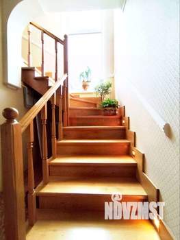 Дом 180м&sup2;, 2-этажный, участок 10 сот.  