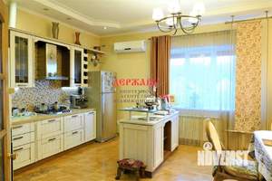 Коттедж 340м&sup2;, 2-этажный, участок 15 сот.  
